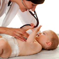 Fragen zum Baby an Kinderarzt oder Hebamme