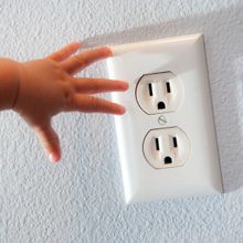 Steckdosen und Verschlusssicherungen Steckdosen und Verschlusssicherungen
