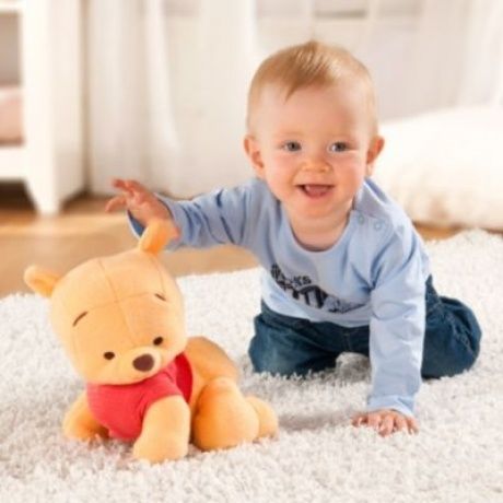 Sprechendes Krabbelbaby "Winnie Puuh"