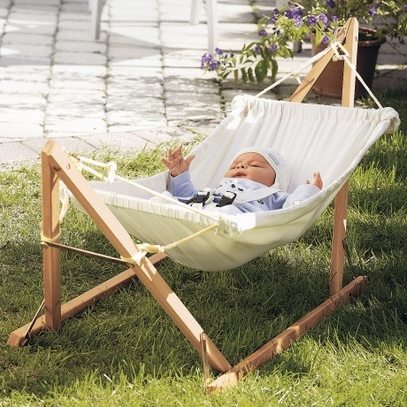 Baby-Hängematte mit Holzgestell