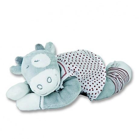 Noukies Kuh Lolita liegend