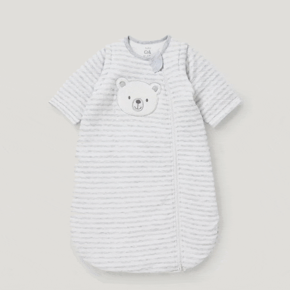 Zu groß, zu klein Welche BabyschlafsackGröße passt wann?
